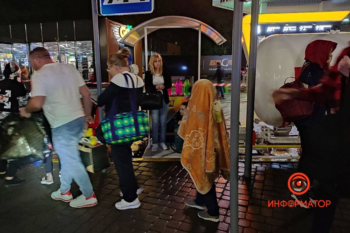 Автобус на колёса ставили спасатели