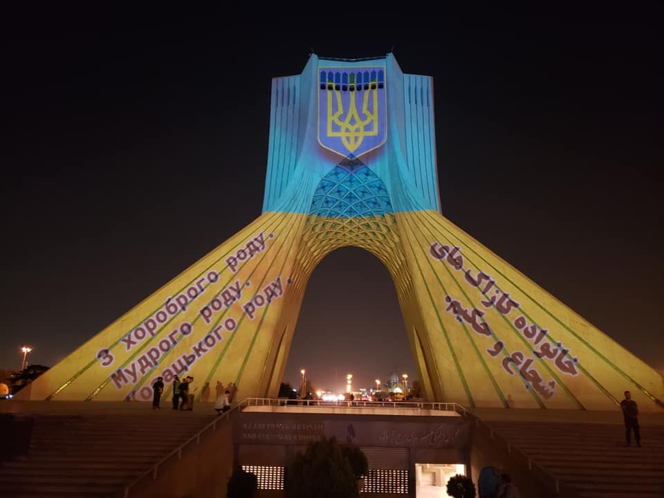 Світ засяяв кольорами українського прапору: як Україну вітали з Днем Незалежності 19