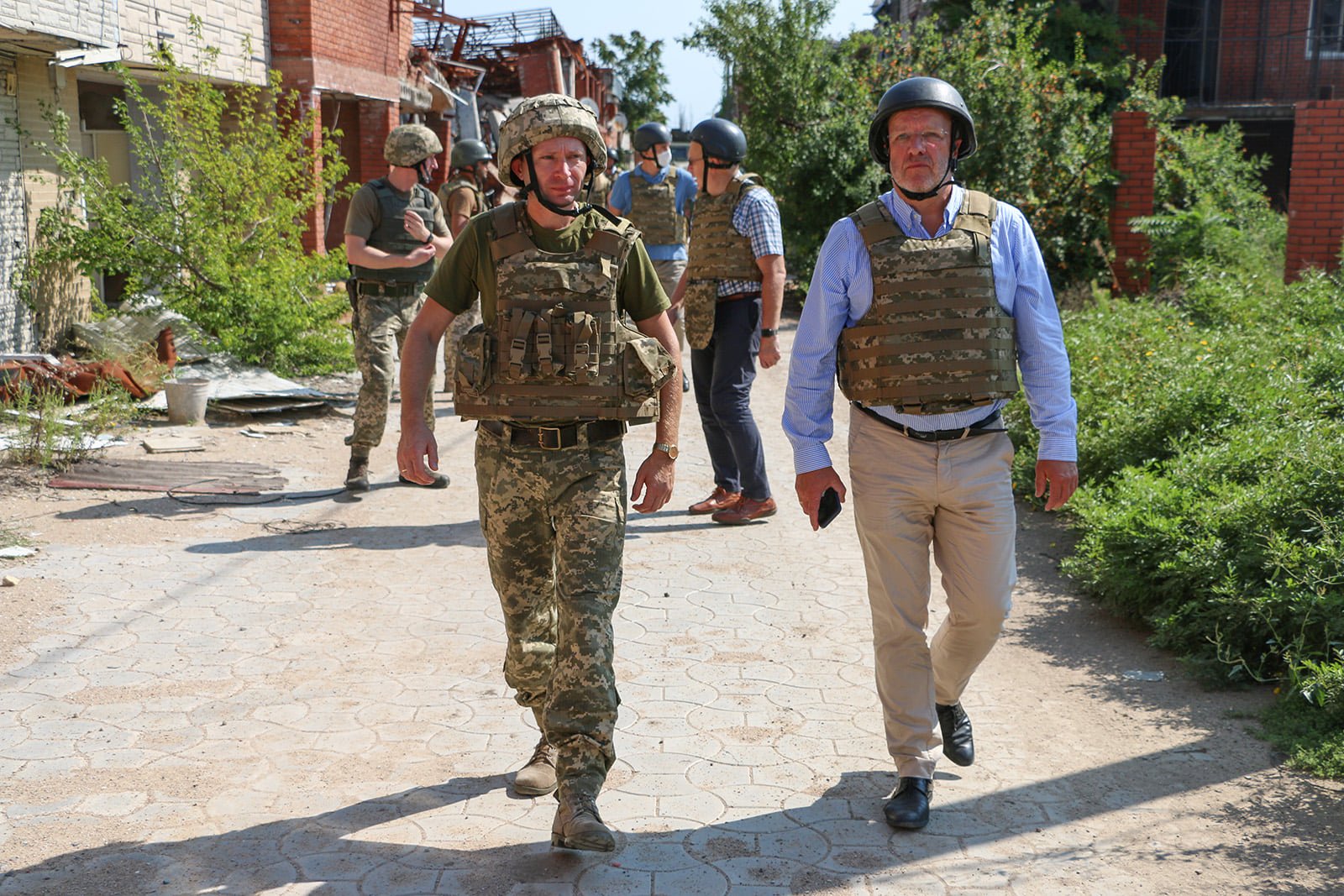 Депутати Європарламенту з'їздили до району проведення ООС і вивчили потреби військових 5