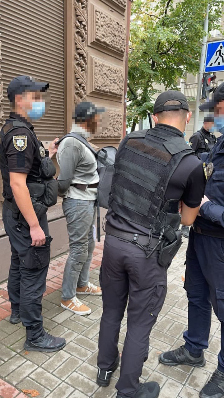 У Києві затримали підозрюваного у підпалі офісу омбудсмена Денисової: фото, відео 7