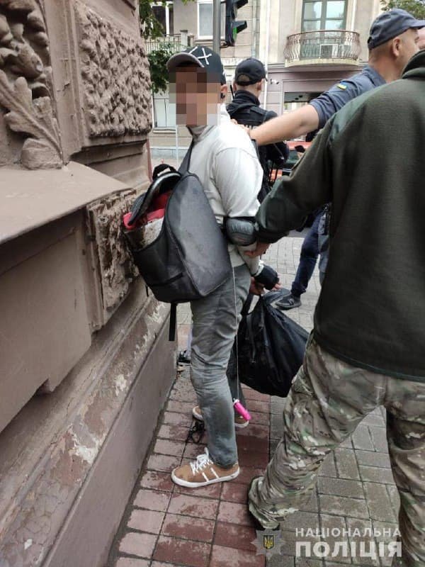 У Києві затримали підозрюваного у підпалі офісу омбудсмена Денисової: фото, відео 8