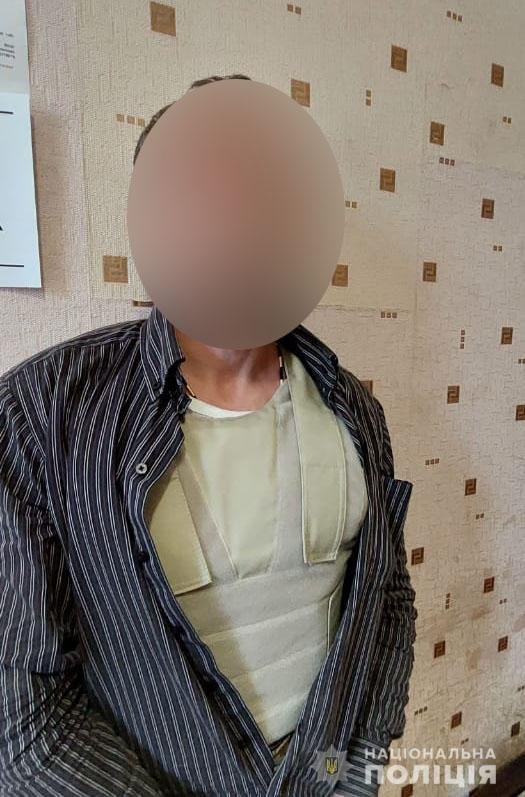 Бросил гранату и салютную установку: под Херсоном мужчина поджег ферму и уехал на электросамокате 1