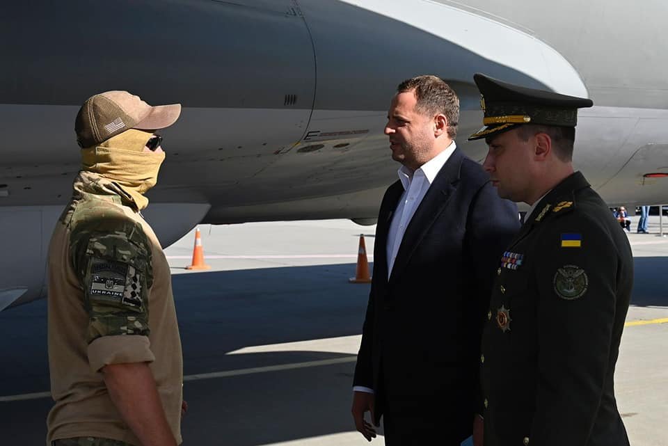 Украина вывезла из Кабула более шести сотен человек: в их числе сотрудники мировых СМИ и дети 2