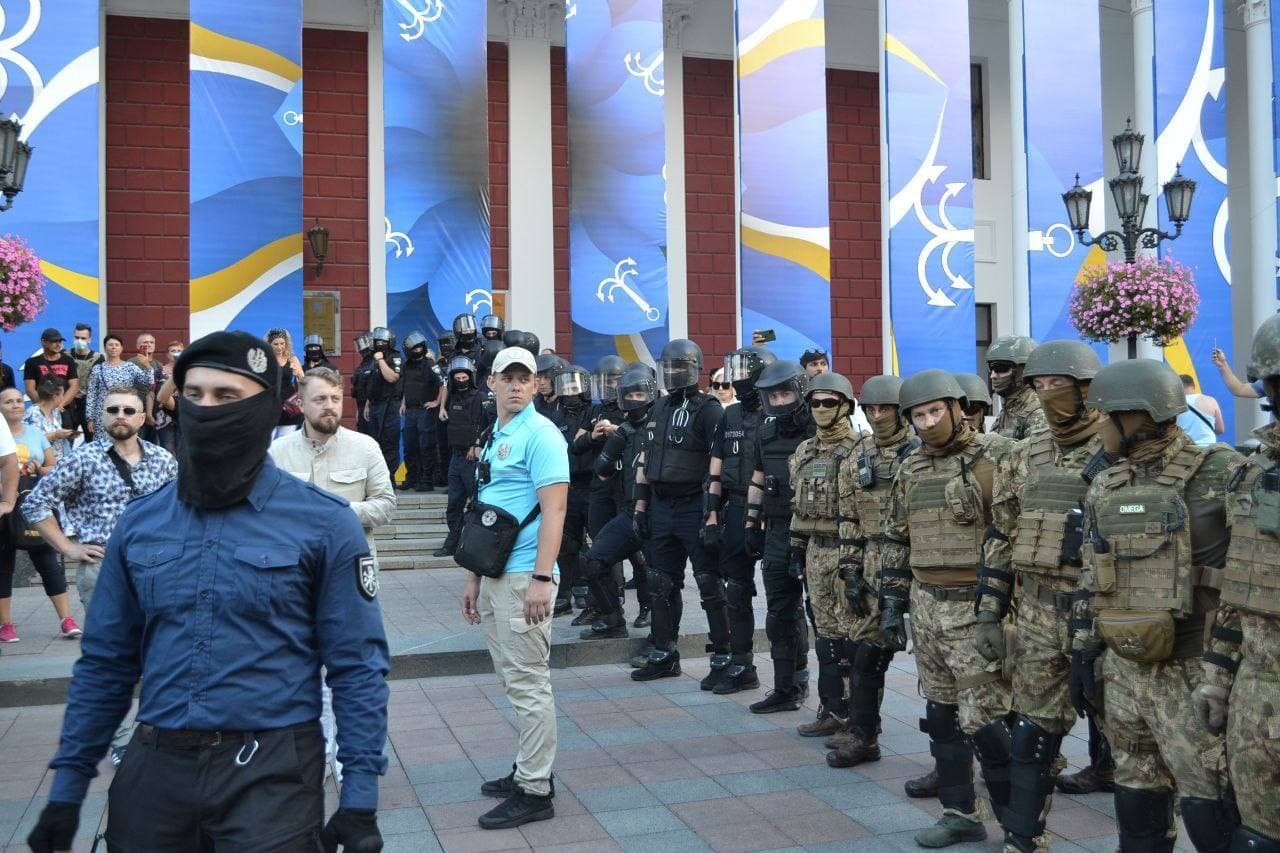 ЛГБТ-прайд в Одессе закончился задержанием полусотни противников марша и травмами полицейских 3