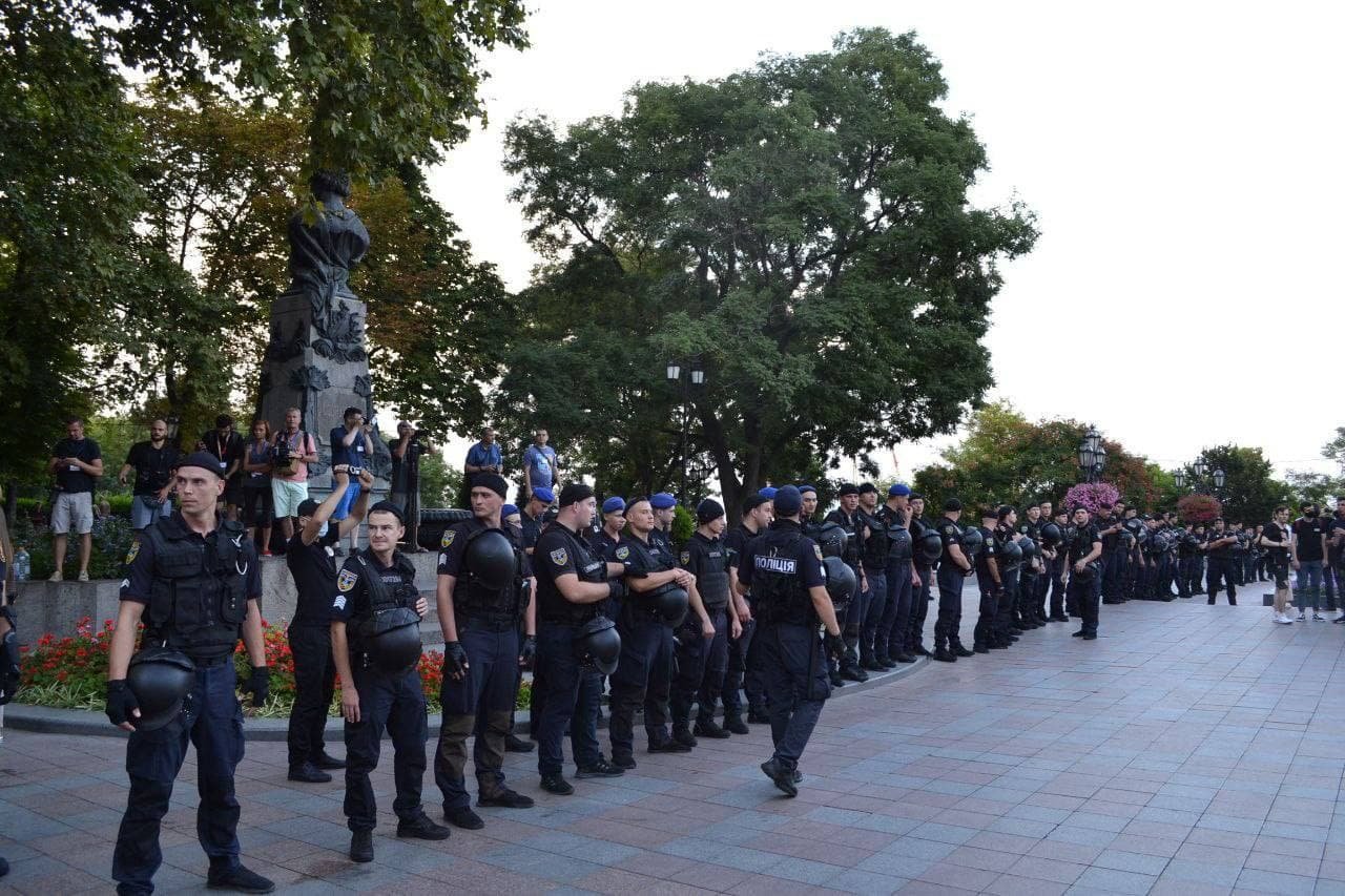 ЛГБТ-прайд в Одессе закончился задержанием полусотни противников марша и травмами полицейских 4