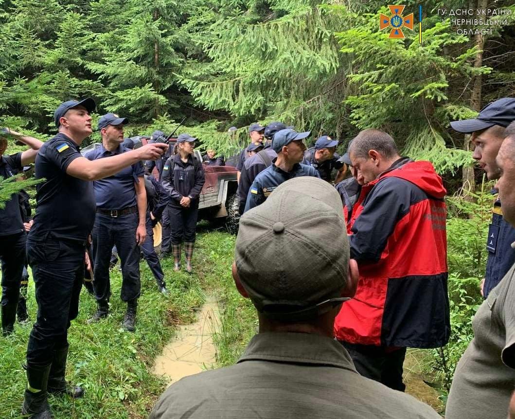 У Чернівецькій області четверту добу шукають грибника, який заблукав у лісі 1