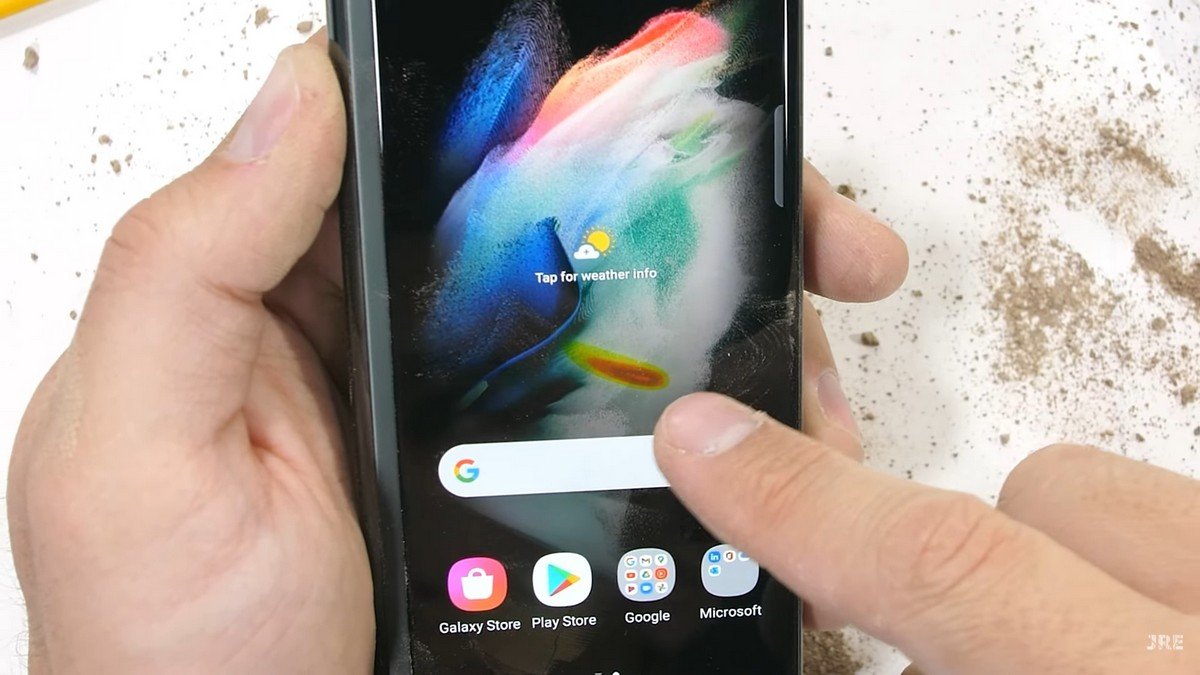 JerryRigEverything перевірив на міцність складаний смартфон Samsung Galaxy Z Fold 3 5