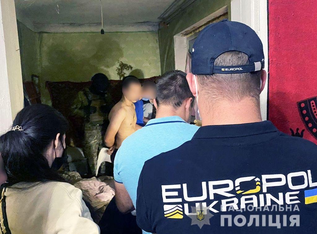 У Полтавській області чоловік ґвалтував 6-річного хлопчика і знімав з ним порно 2