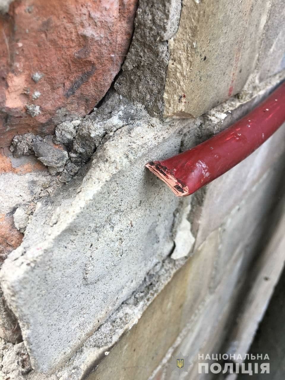 В Ровенской области мужчина похитил часть трубы, которая поставляла кислород в COVID-больницу 1