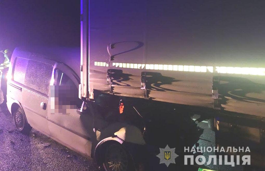 На трассе Киев-Чоп в аварии погибла полицейская, её коллега в реанимации 1