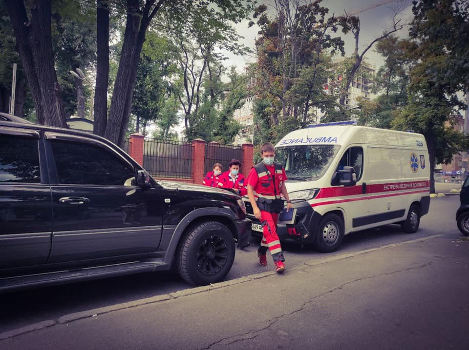 Голодает 36 день: экс-нардепу Семенченко стало плохо в зале суда, ему вызвали скорую 2