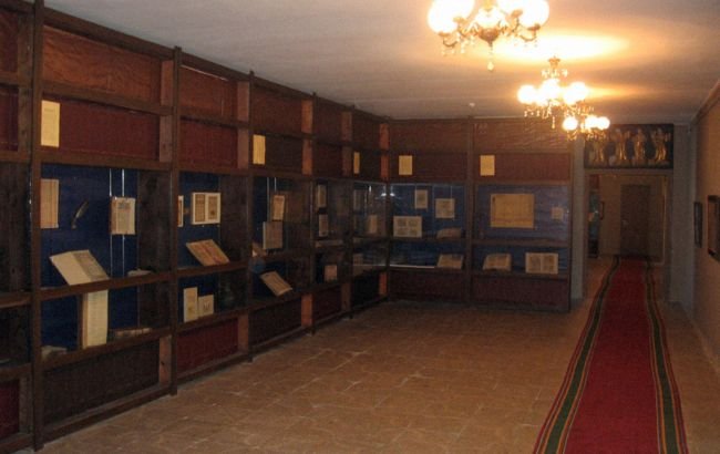 У Львові з музею мистецтв зникли старовинні книги на 8,5 млн гривень: засудять завідувачку 1