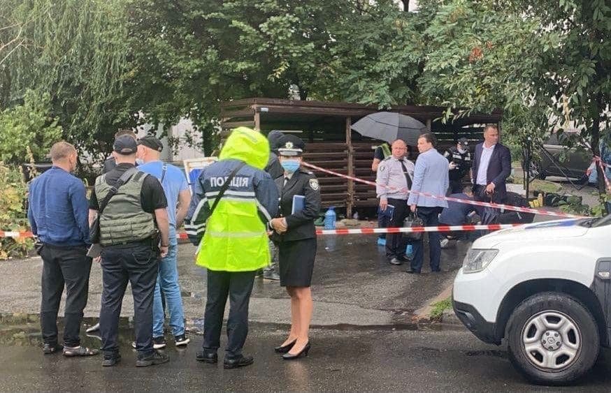 В центре Киева компания расстреляла и порезала мужчину. Одного подозреваемого задержали 1