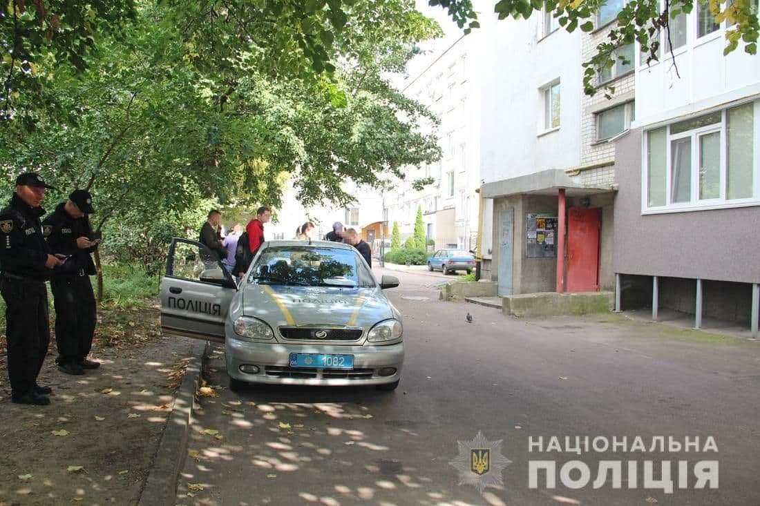 В Житомире после пожара в квартире нашли убитыми женщину и её дочь 1