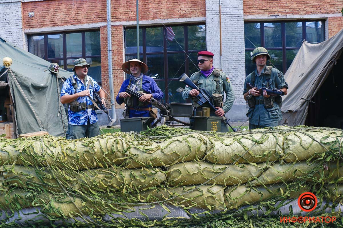 Хищник вышел на охоту, Матерь Миранда с младенцем, а Мандалорец потерял малыша Йоду. Как прошёл второй день Comic Con Ukraine 2021 39