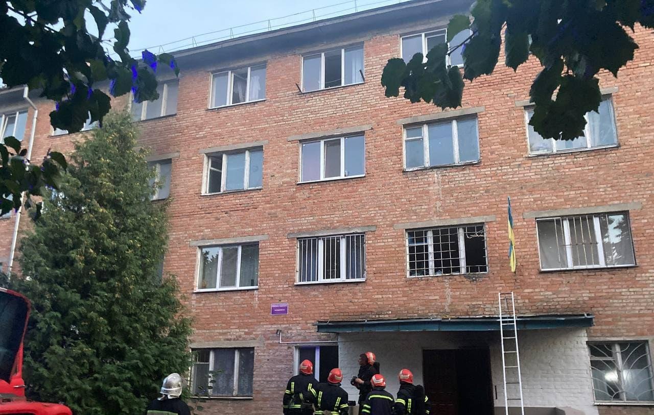 В Умани горело общежитие: четверо студентов отравились угарным газом 2
