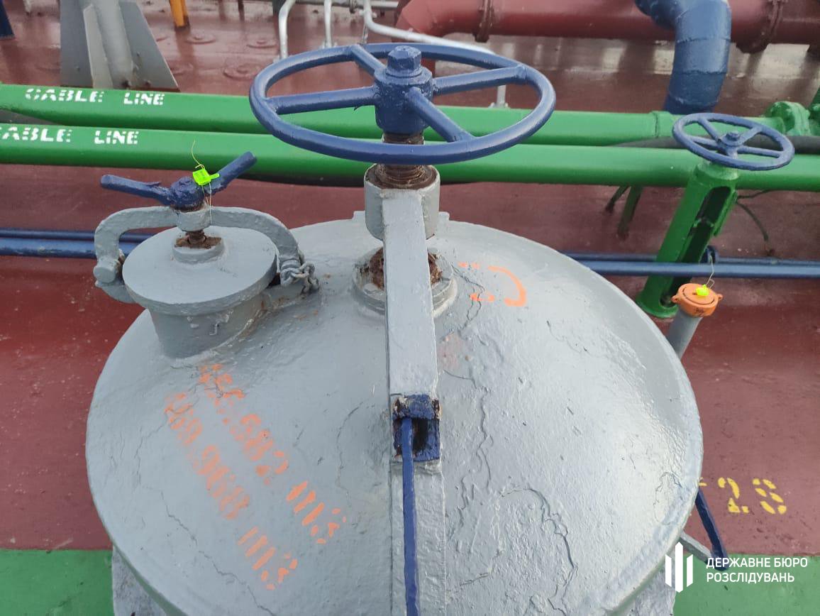 До України нелегально ввозили тисячі тонн російського палива 4