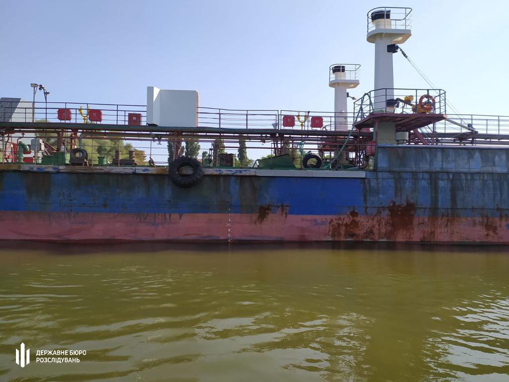 До України нелегально ввозили тисячі тонн російського палива 8