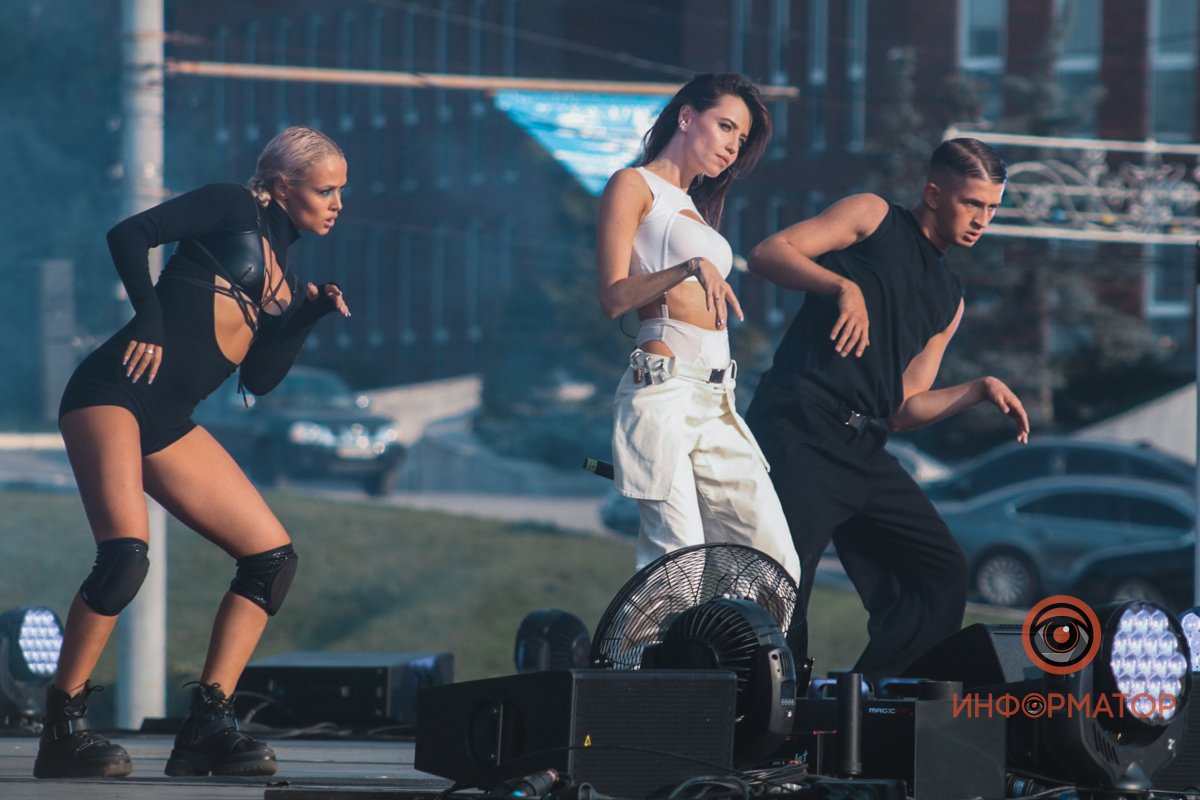 Авіашоу, вітрильна регата і концерт Дорофеєвої і DJ Tapolsky: Дніпро масштабно відсвяткував День міста 11