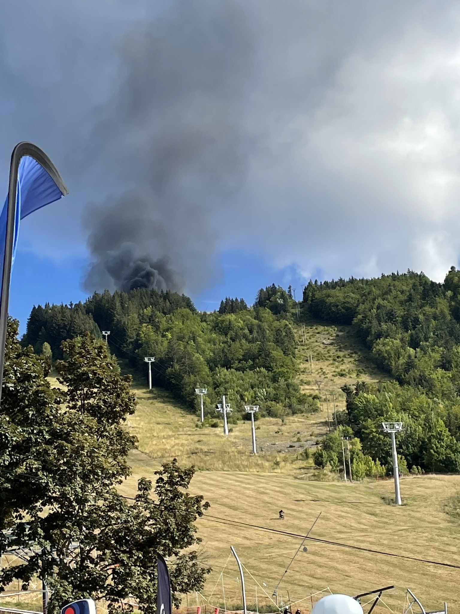Во Франции разбился вертолёт службы гражданской безопасности: один человек погиб и четверо пострадали 2