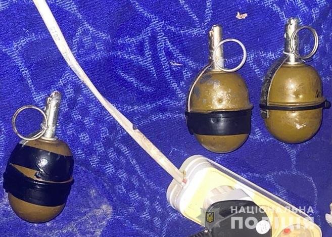 Ховав у шафці супермаркету: в Одесі чоловік хотів продати гранати 2