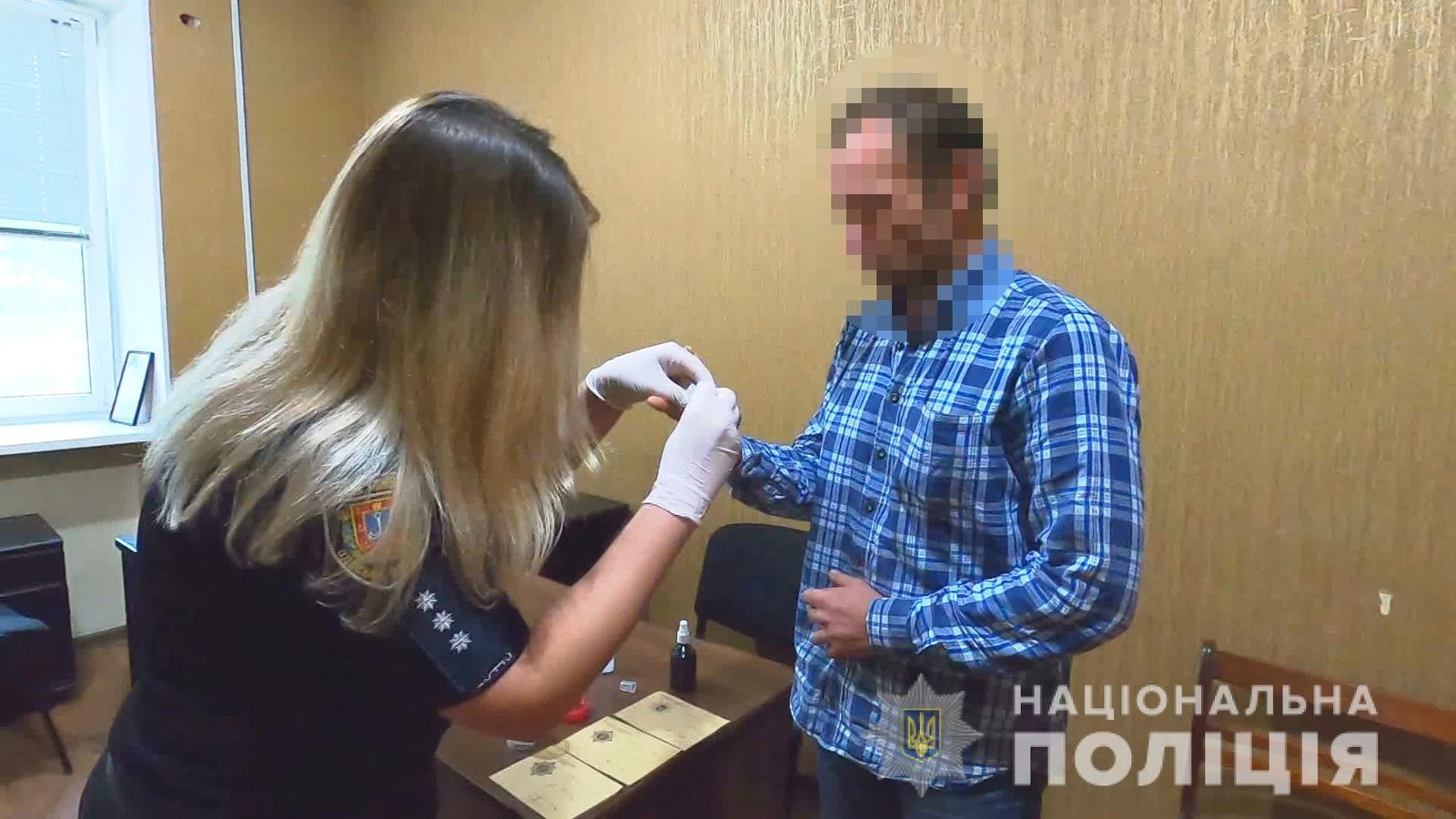 Ховав у шафці супермаркету: в Одесі чоловік хотів продати гранати 3