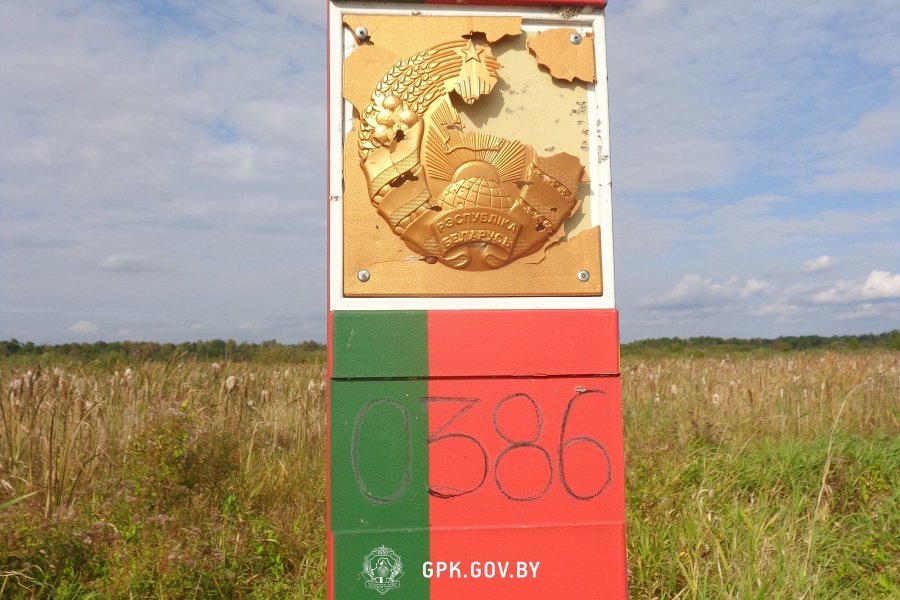 На кордоні України та Білорусі розстріляли білоруський прикордонний знак 1