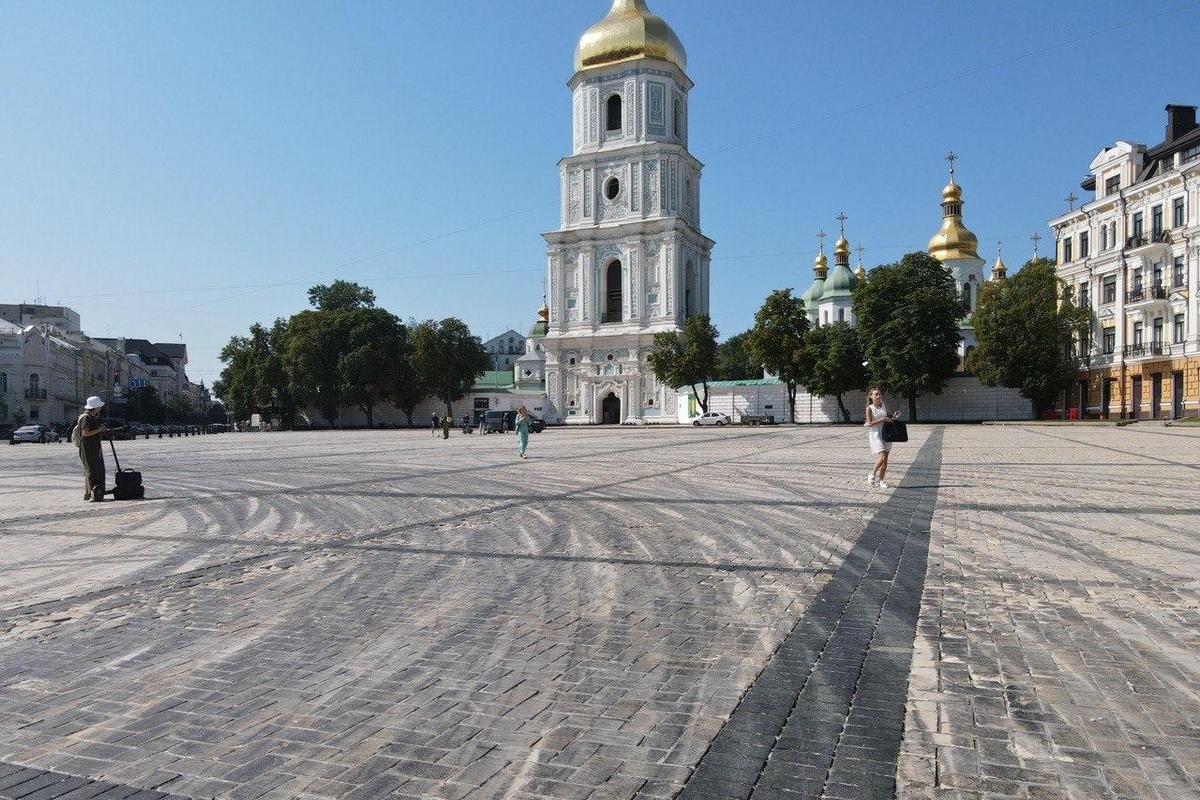 Суд Києва зняв арешт з тих що дрифтували на Софіївській площі автомобілів 2