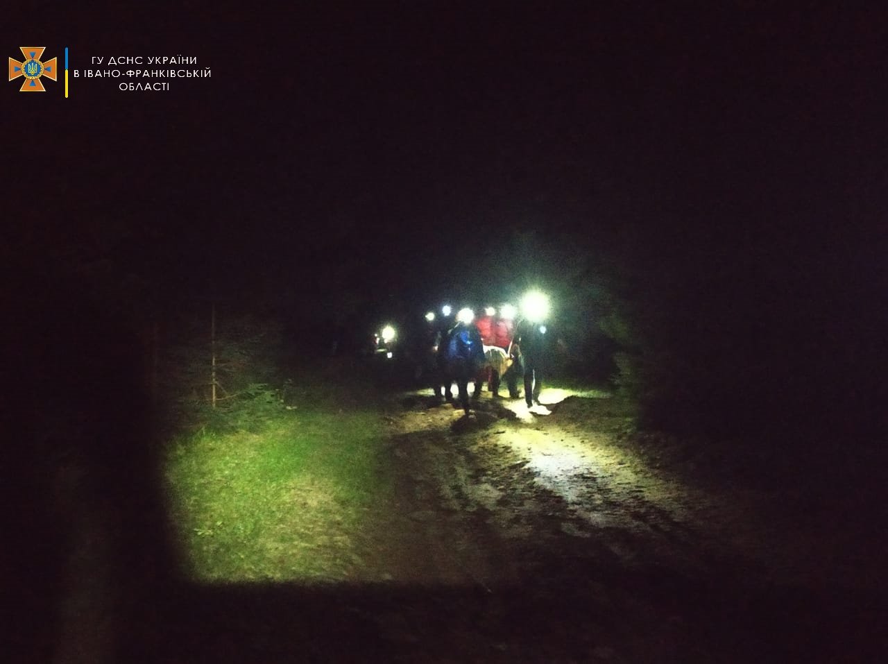 В Карпатах во время разжигания костра туристами произошел взрыв: погибли 2 человека и ещё 4 пострадали 1