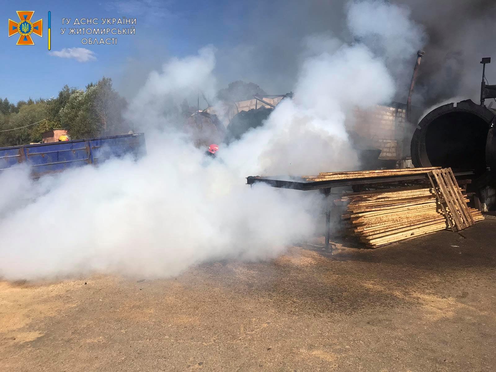 В Житомире на предприятии взорвалась 200-литровая бочка: три человека получили ожоги 1
