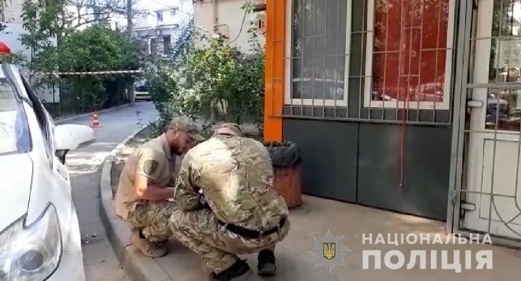 В Одессе мужчина угрожал взорвать гранату на школьном мероприятии 1