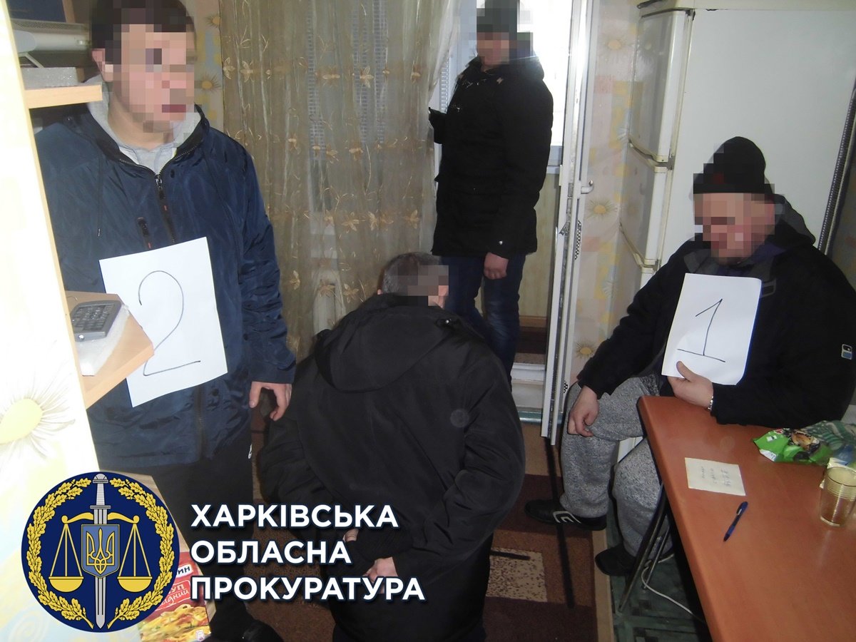 У Дніпропетровській області поліцейські вкрали у злодія понад 42 млн гривень: їх засудили до 10 і 11 років в'язниці 1