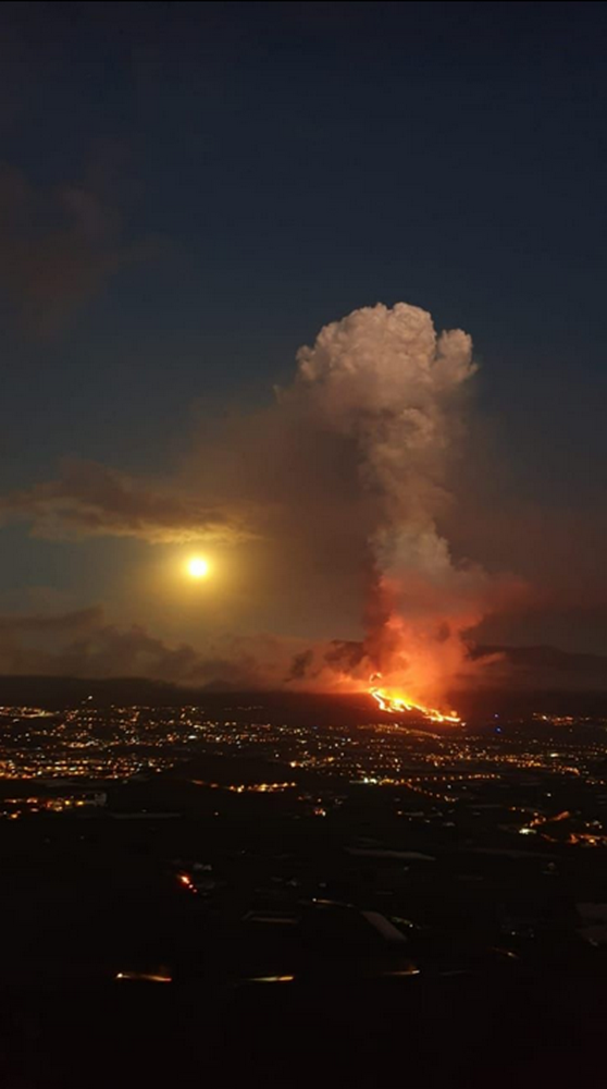Виверження вулкану Кумбре-Велья на Канарських островах: лава накрила житлові будинки, мешканців чотирьох сіл евакуювали 1