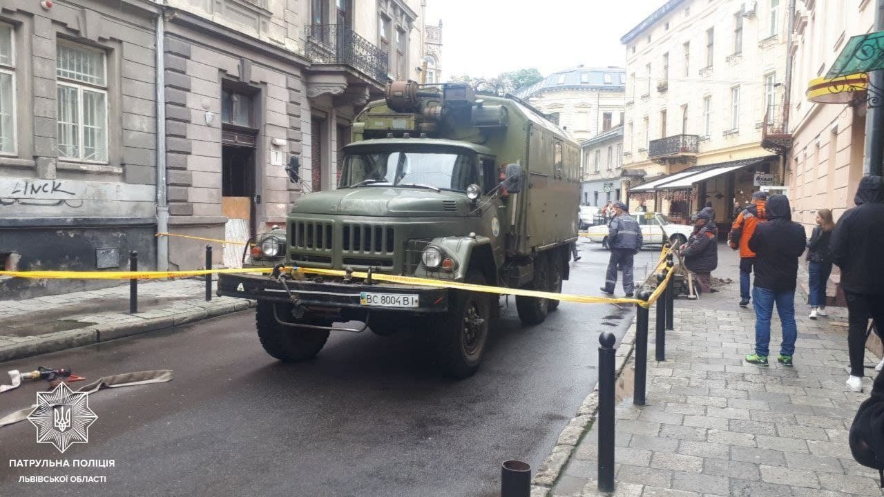 Во Львове посреди улицы из-за утечки газа вспыхнул огонь 1