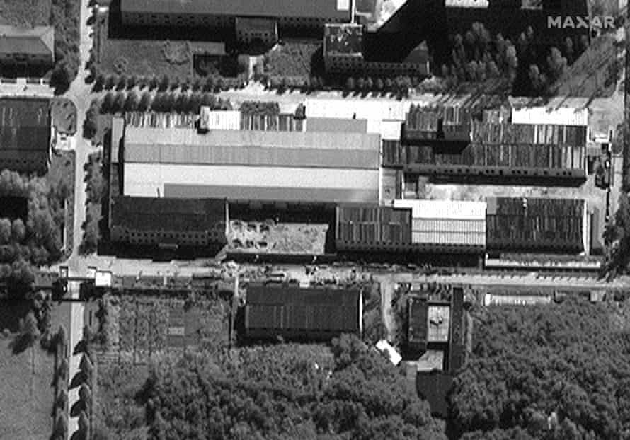 Спутниковый снимок того же места от 14 сентября, на котором видно, что была построена новая стена. Фотография: AP Спутниковый снимок того же места от 14 сентября, на котором видно, что была построена новая стена. Фотография: AP