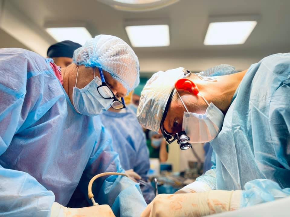 В Украине впервые провели трансплантацию лёгких мужчине и сердца ребенку 3