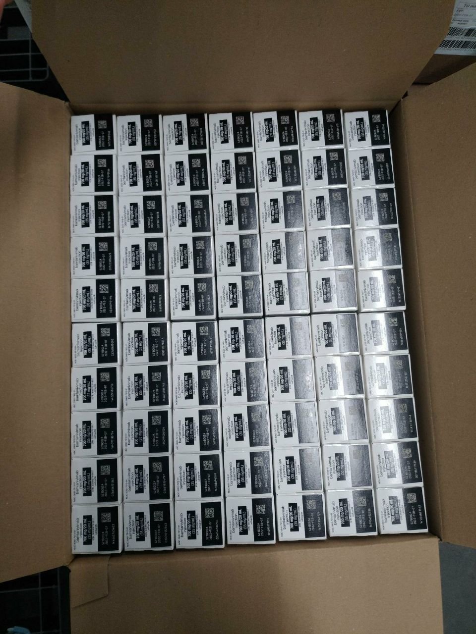 Украина получила 60 тысяч флаконов инновационных лекарств от COVID-19 3