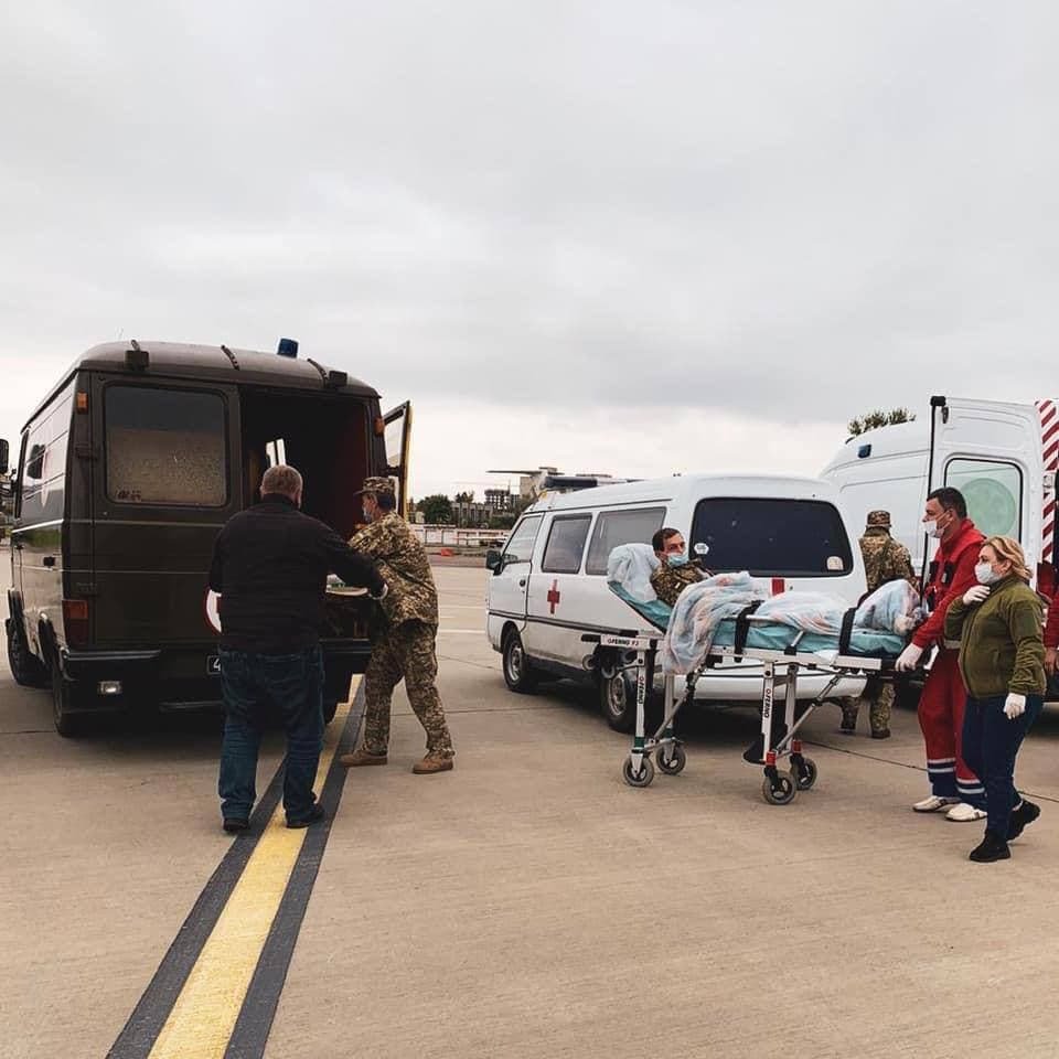До Львова доставили вісьмох військових для лікування та реабілітації 1