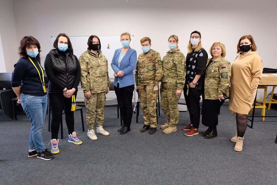 В кругу своих В кругу своих