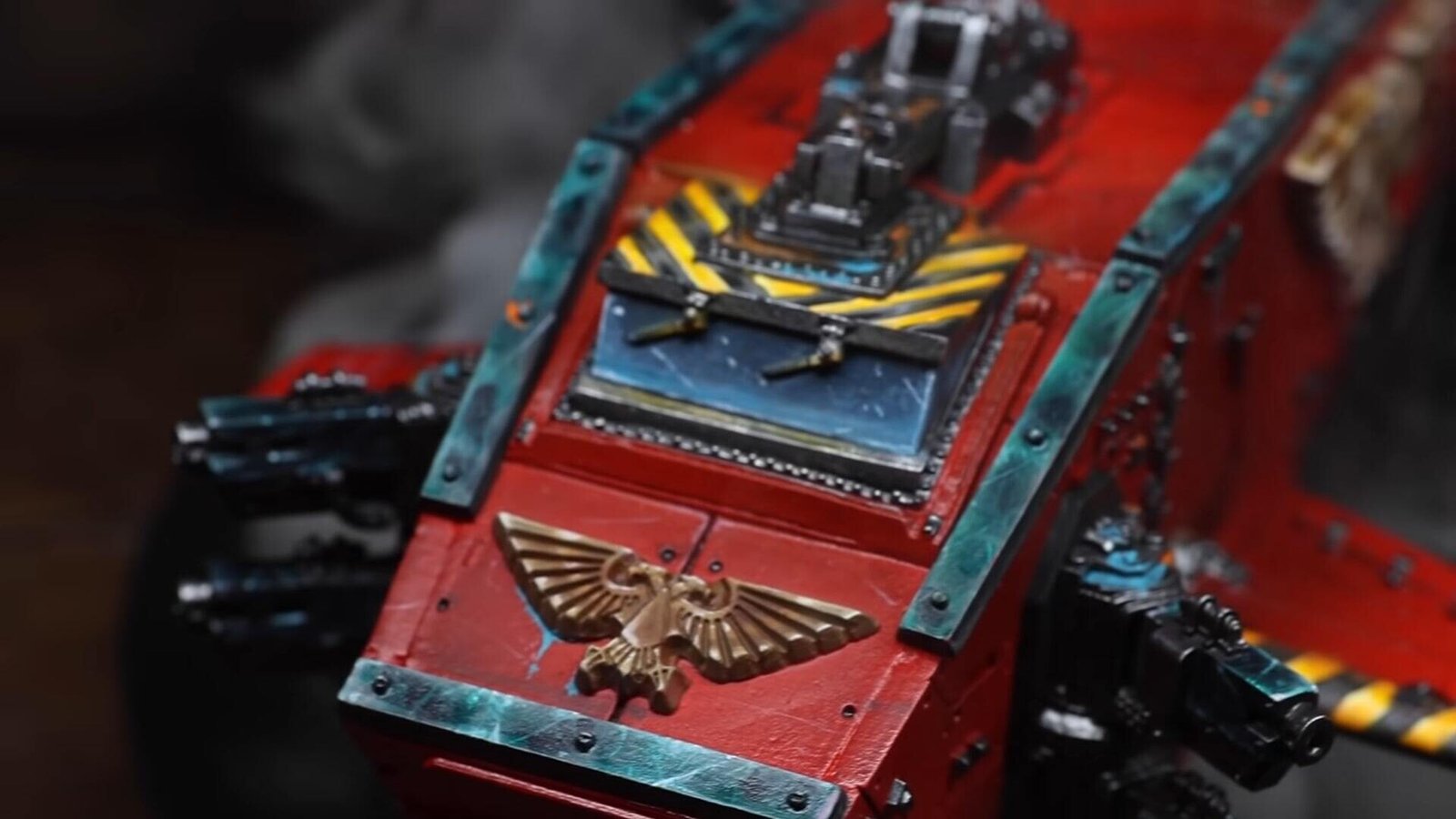 Редкую миниатюрную копию «Громового Ястреба» из Warhammer 40,000 выкупили на аукционе за 35 тысяч долларов 2
