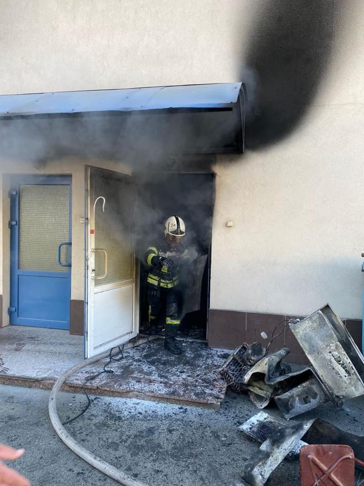 У Києві горіла інженерна гімназія: евакуювали 1 500 учнів 2