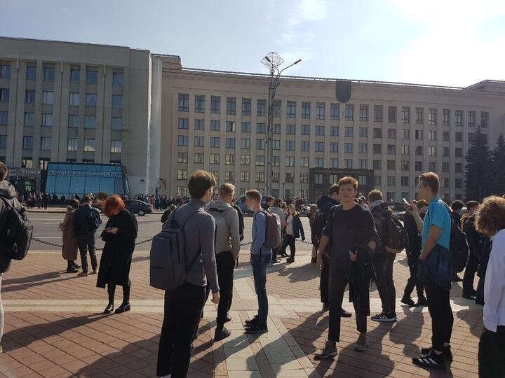 По всій Білорусі масово евакуювали вузи і школи: перевіряють повідомлення про замінування 1