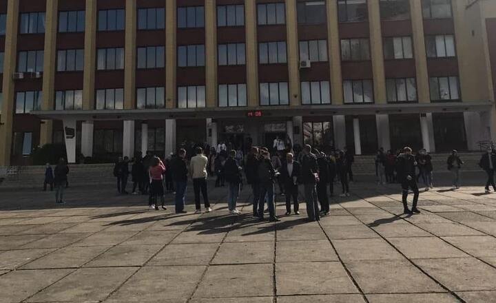 По всій Білорусі масово евакуювали вузи і школи: перевіряють повідомлення про замінування 3