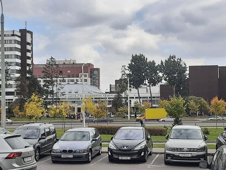 По всій Білорусі масово евакуювали вузи і школи: перевіряють повідомлення про замінування 4
