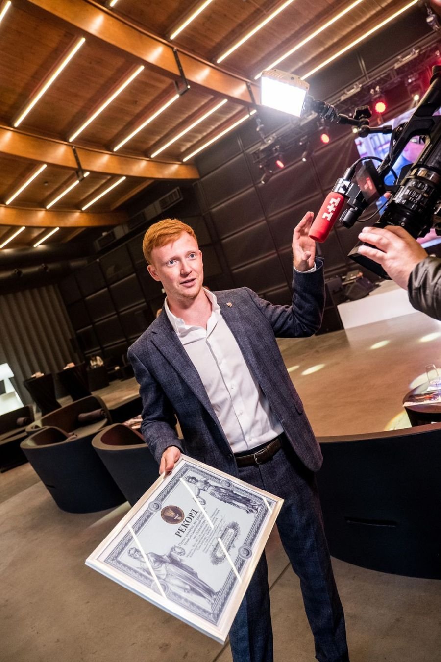 Пролетели на вертолёте 10 тысяч километров над 13 странами: украинцы установили национальный рекорд 3