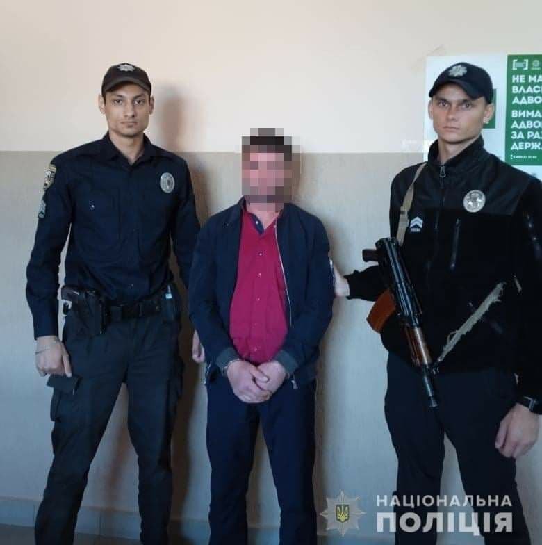У Закарпатській області п'яний вітчим побив свою 10-річну всиновлену доньку: вона померла 1