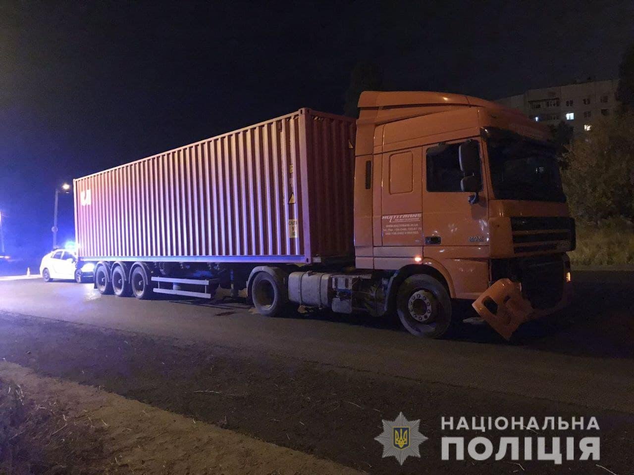 У Харкові вантажівка збила двох підлітків: постраждалі в лікарні 2