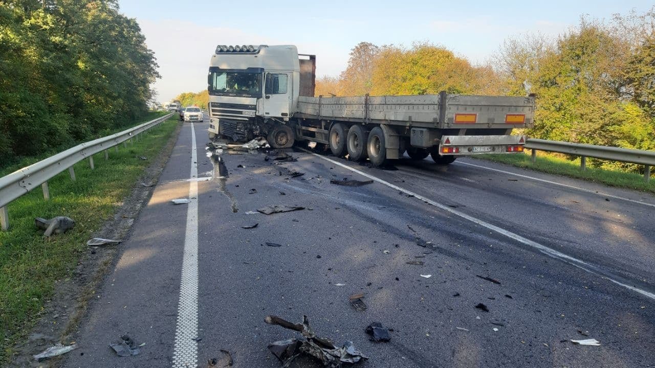 На трассе Киев — Чоп столкнулись пять автомобилей: есть погибший 5