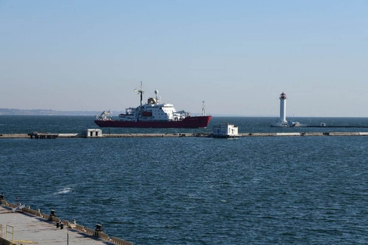 В порту Одессы пришвартовался ледокол, который Украина купила у Британии для экспедиций в Антарктике 1