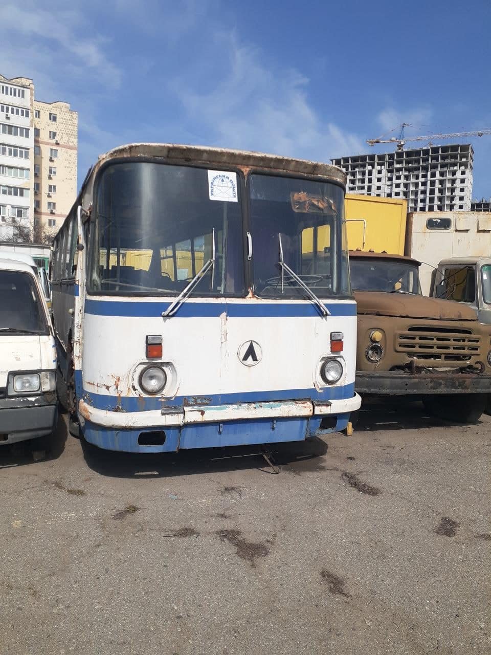 «Укрпочта» выставила на аукцион старинные автомобили: более 1 600 машин 4